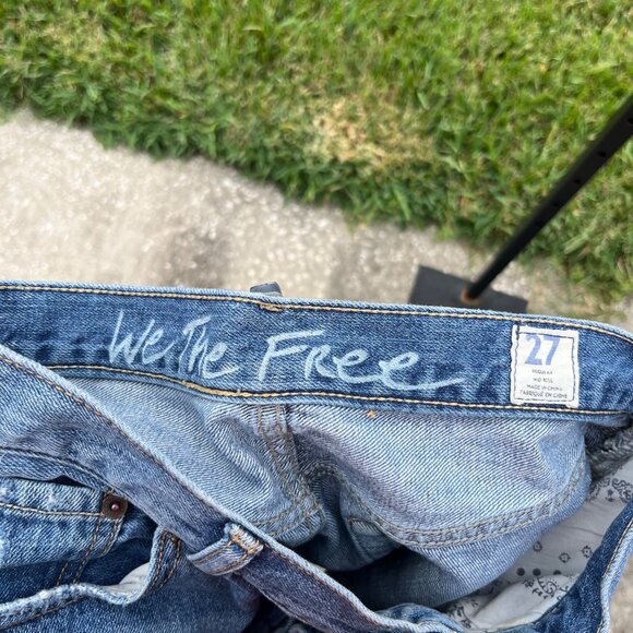 We The Free People Sofia Distressed Denim Shorts Size 27 - Picture 3 of 10